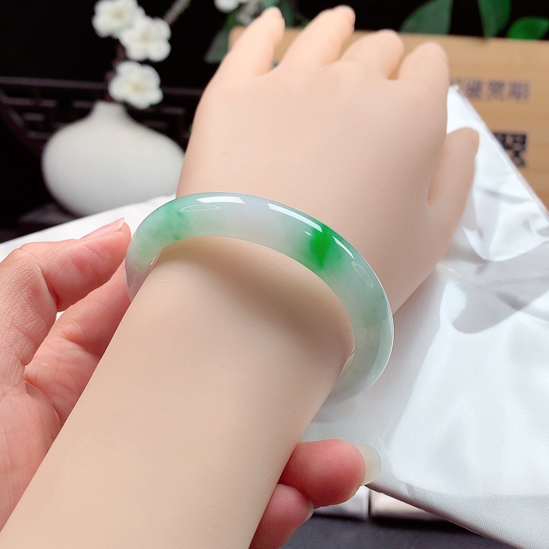 未镶嵌手镯（贵妃镯）翡翠104号，天然A货翡翠手镯