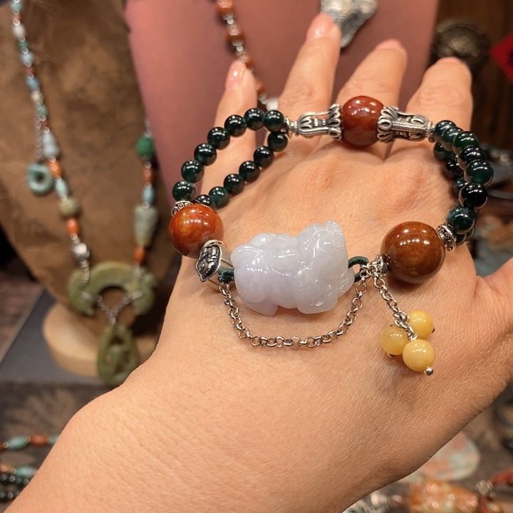 翡翠吊坠(赠链)未镶嵌