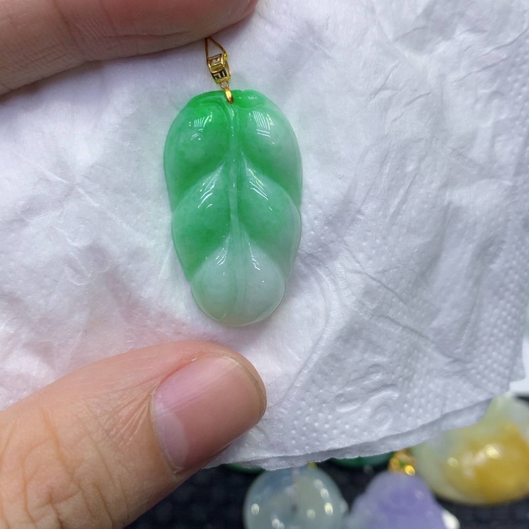 颈饰18K金镶嵌翡翠