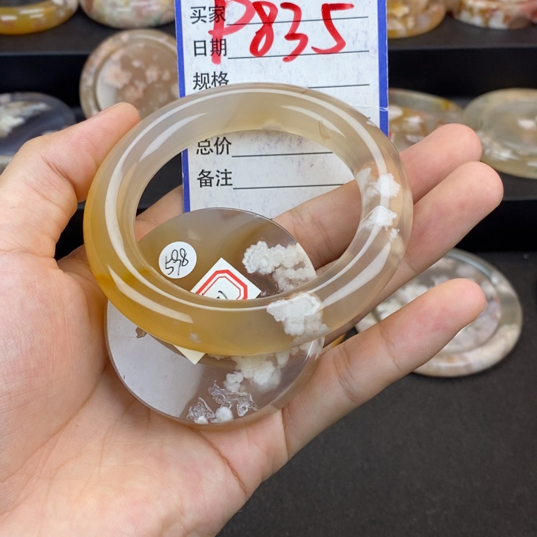 三***哥石英质玉手镯未镶嵌