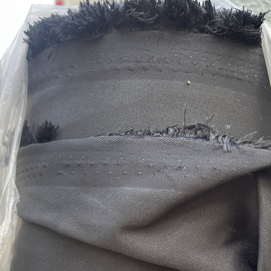 黑色底纱大鹅羽绒服面料