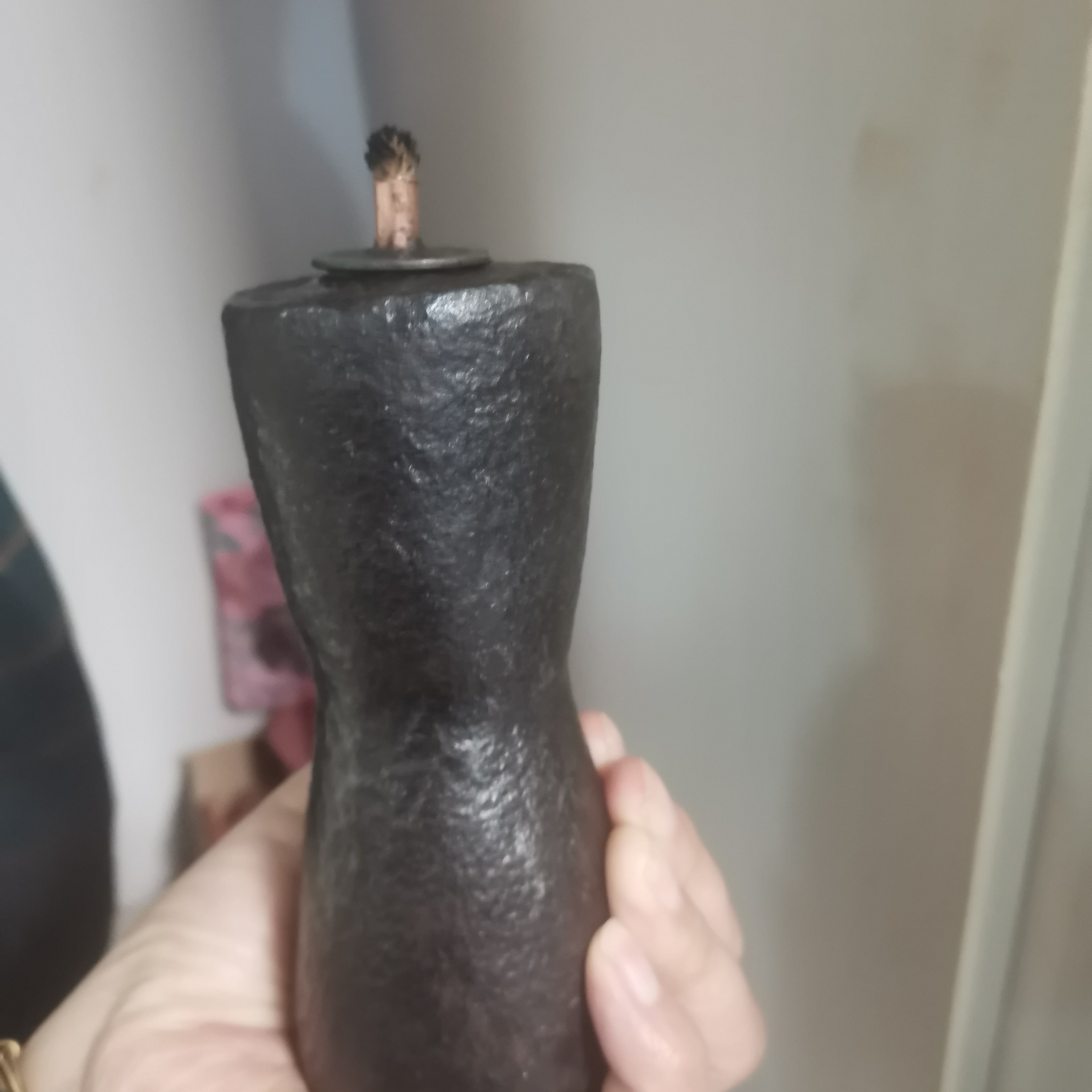 一件铁油灯，商品如图