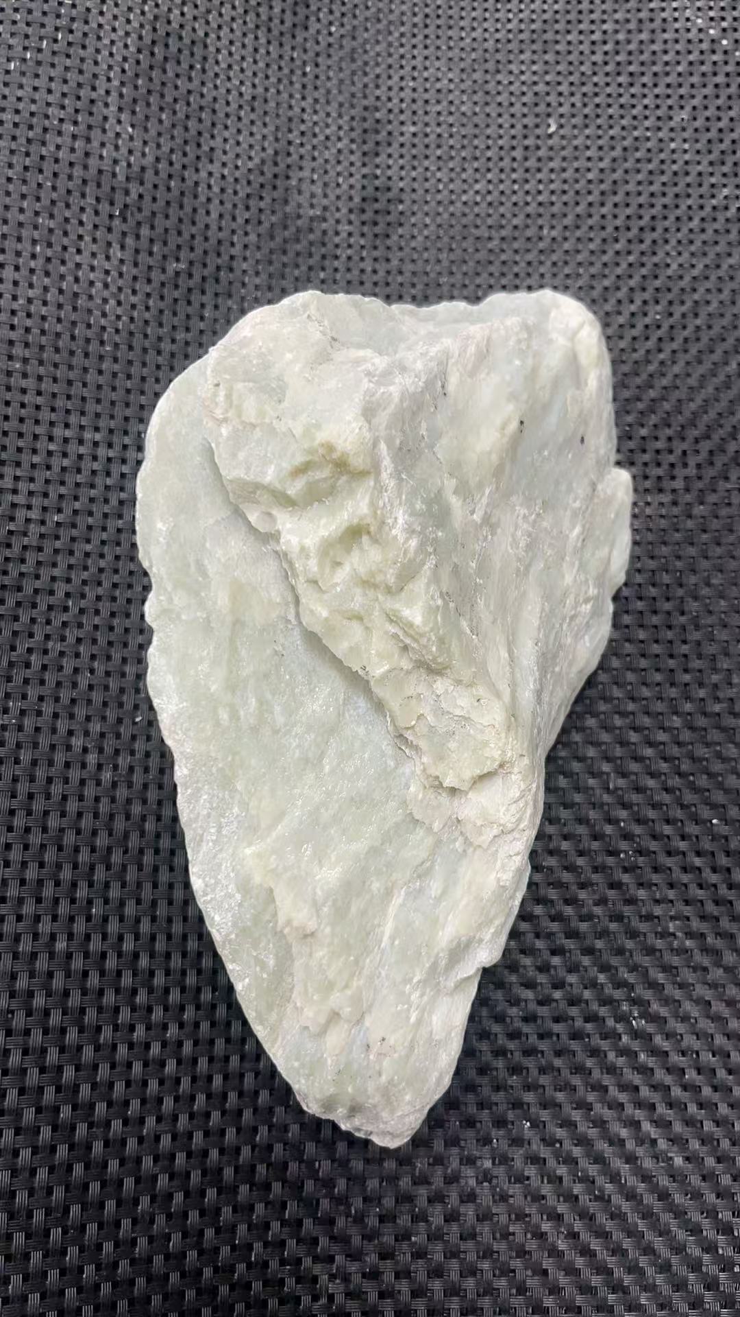 新疆精品和田玉山料