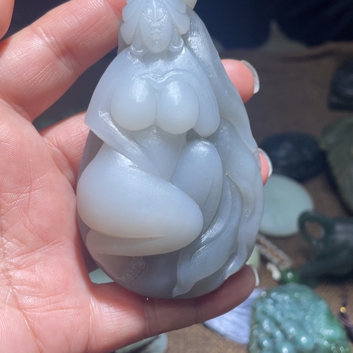 和田玉未镶嵌把件