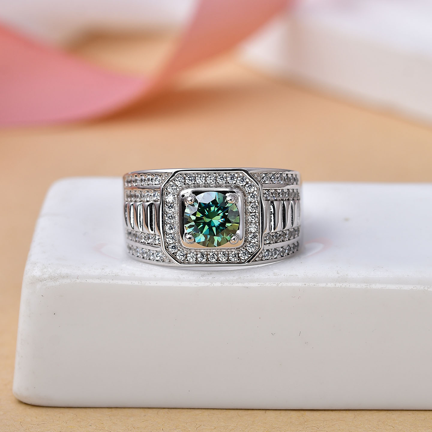 925银莫桑石戒指 豪镶男戒 1克拉