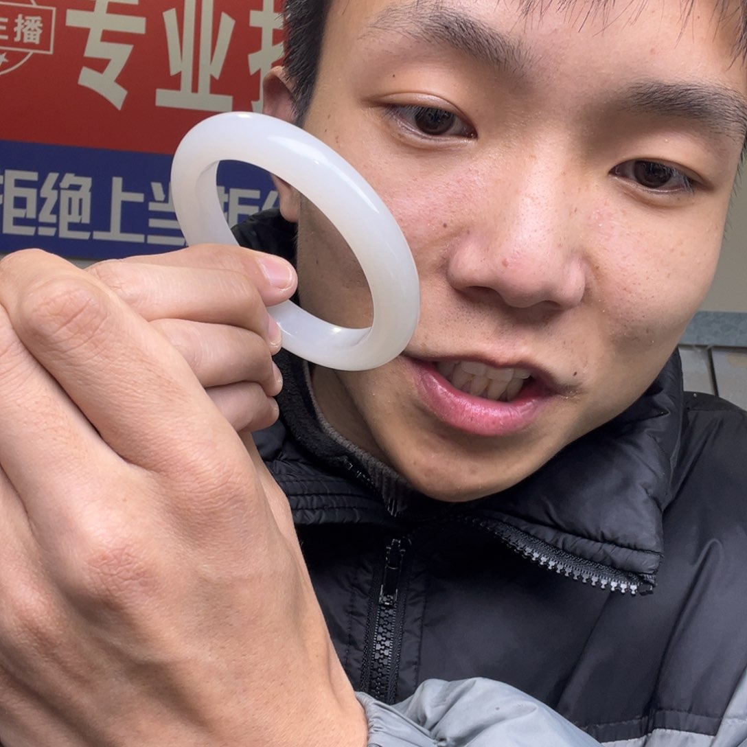 和田玉颈饰未镶嵌多样性钢板料手镯货头天花板