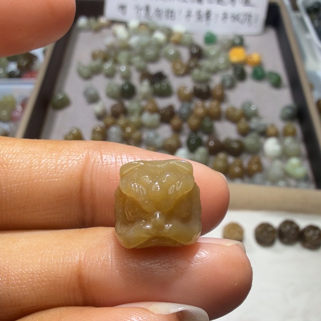 大****和田玉未镶嵌珠宝奇石