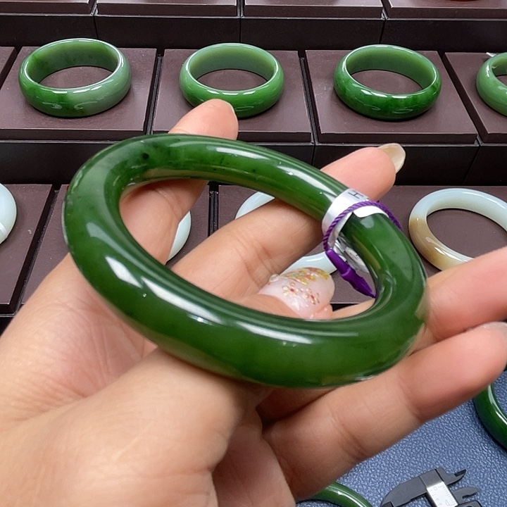 和田玉（碧玉）未镶嵌手镯