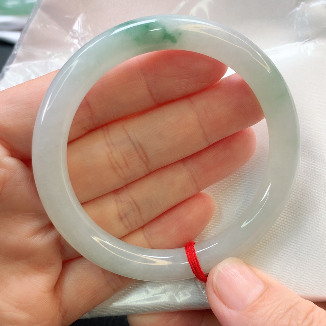 翡翠手镯未镶嵌56圆