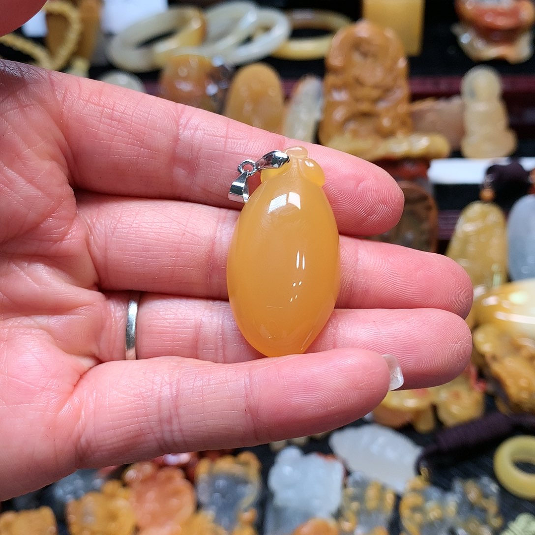 石英质玉（黄龙玉）挂件未镶嵌