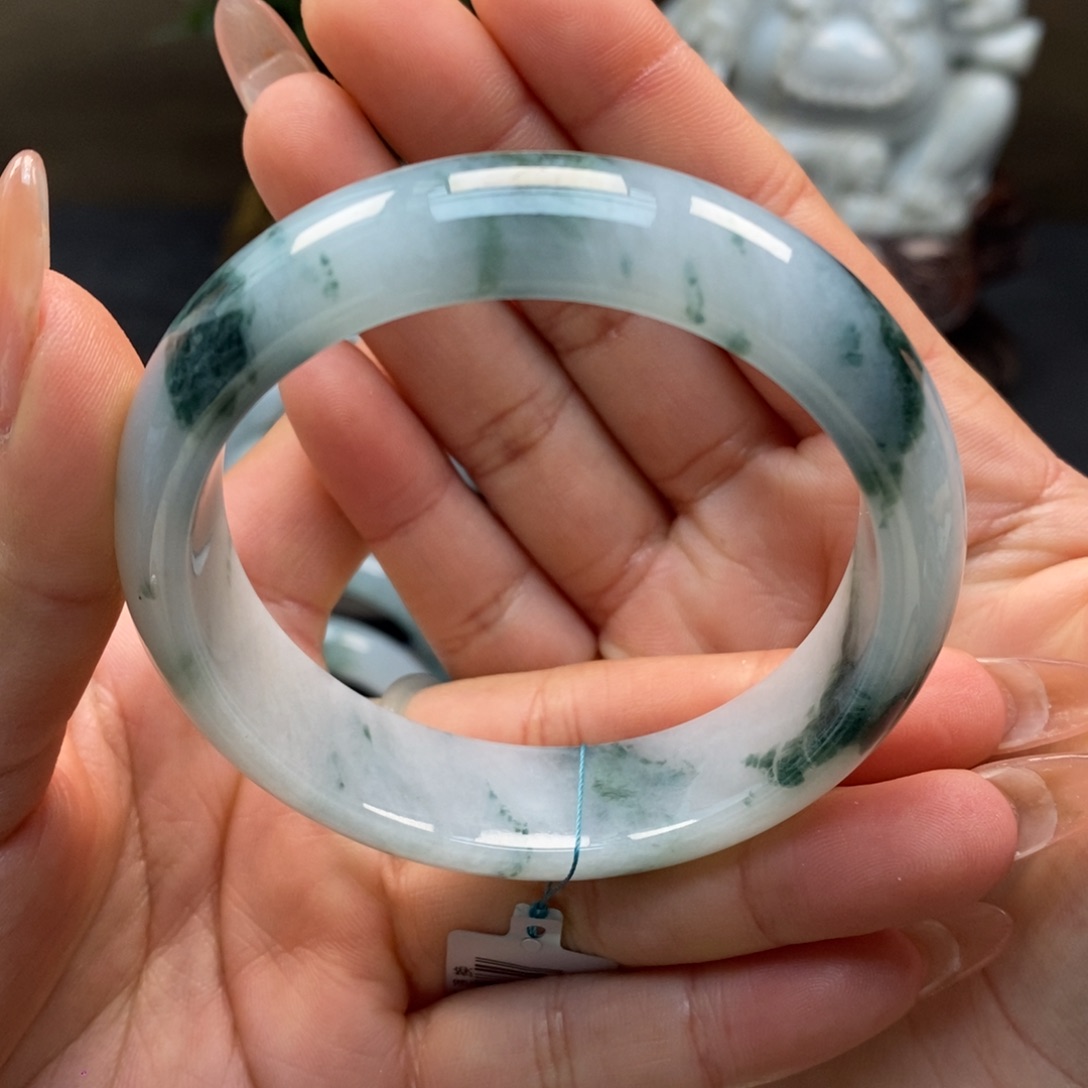 翡翠手镯未镶嵌天然