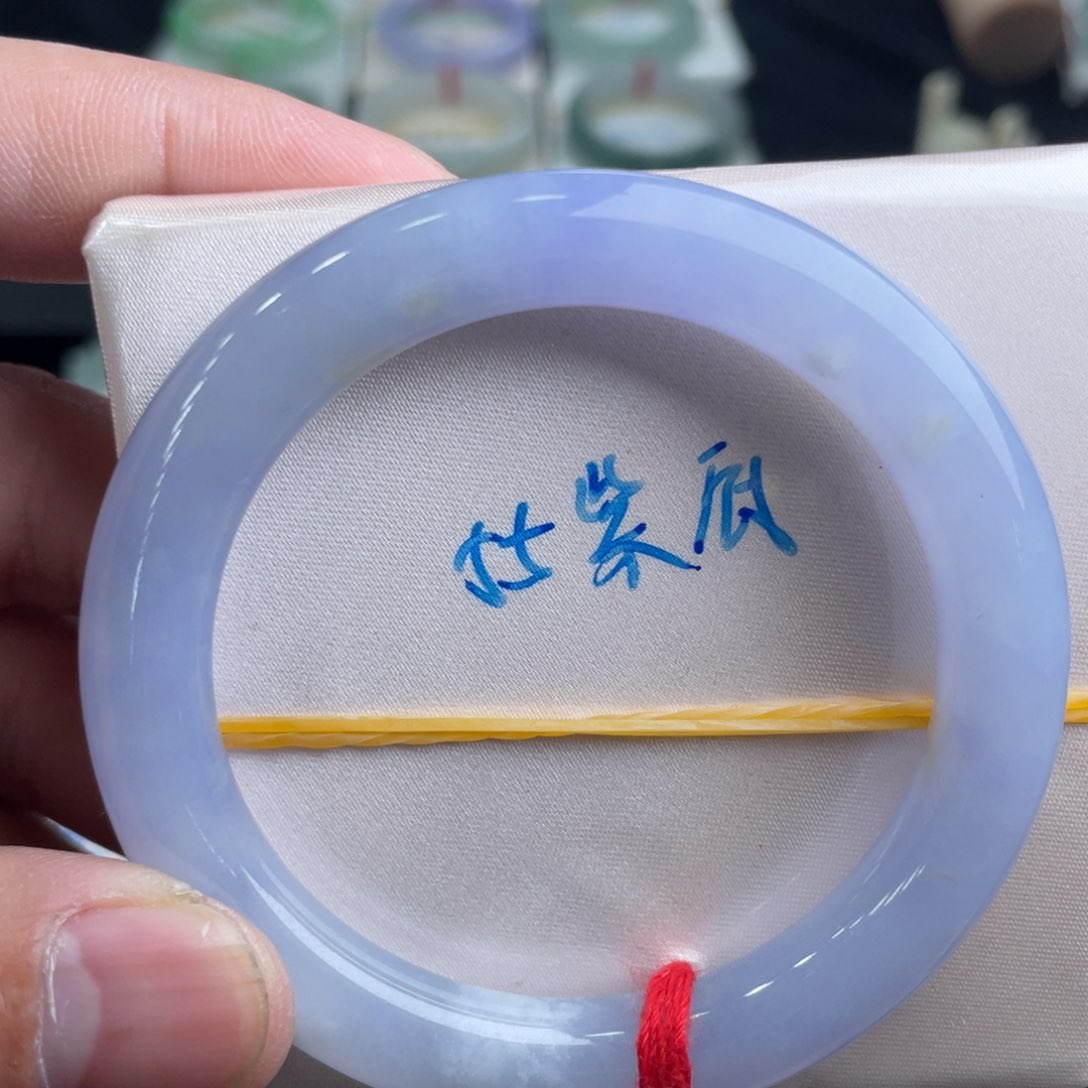 翡翠手镯未镶嵌翡翠手镯