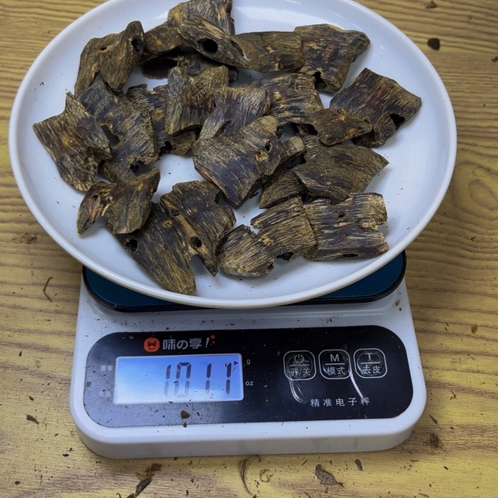 .***.沉香碎屑沉香陆河100 克