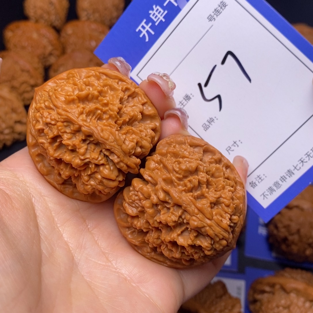 文玩核桃把件4.2满天星狮子头57