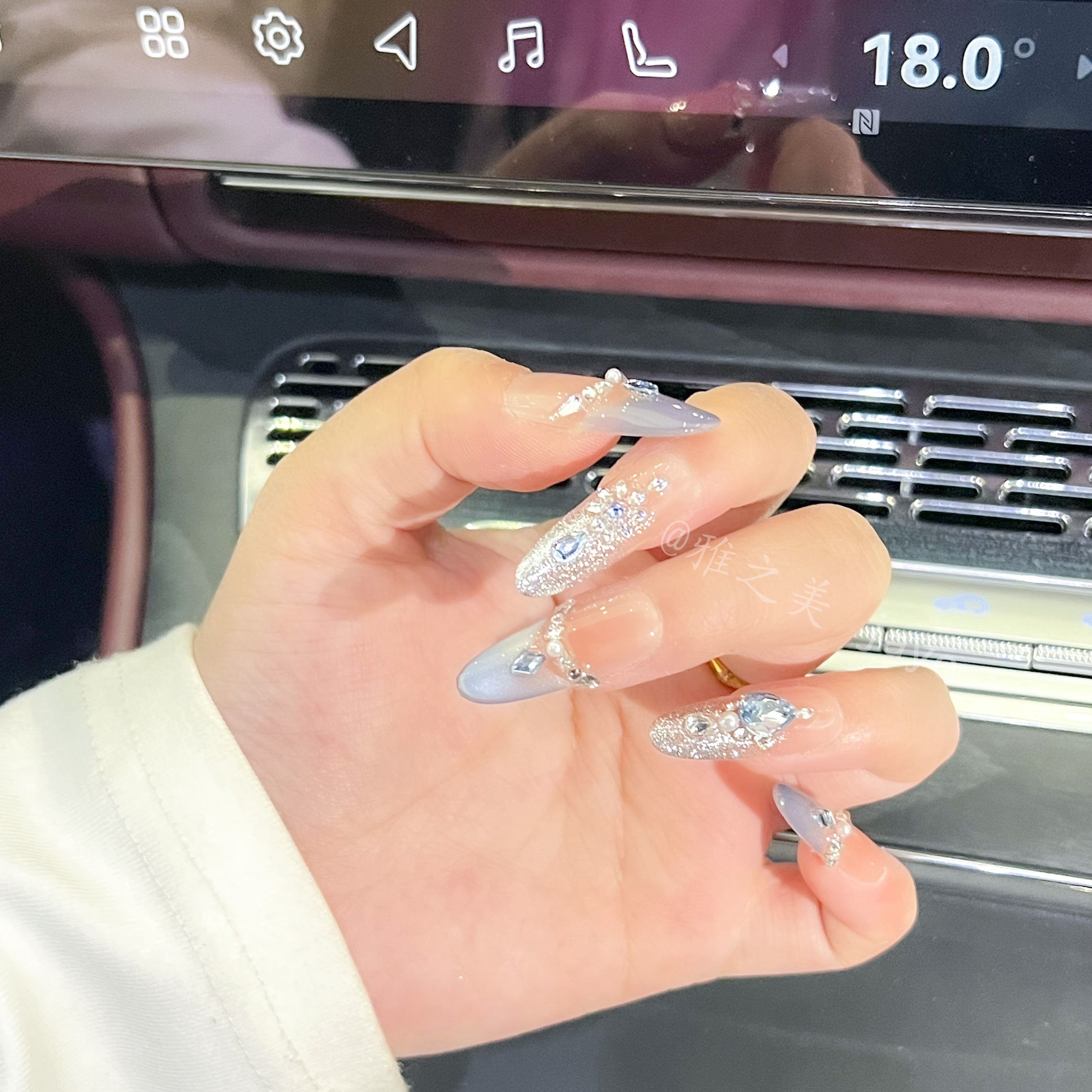 【赛里木湖】纯手工蓝色系穿戴可拆卸显白碎钻爆闪美甲贴片