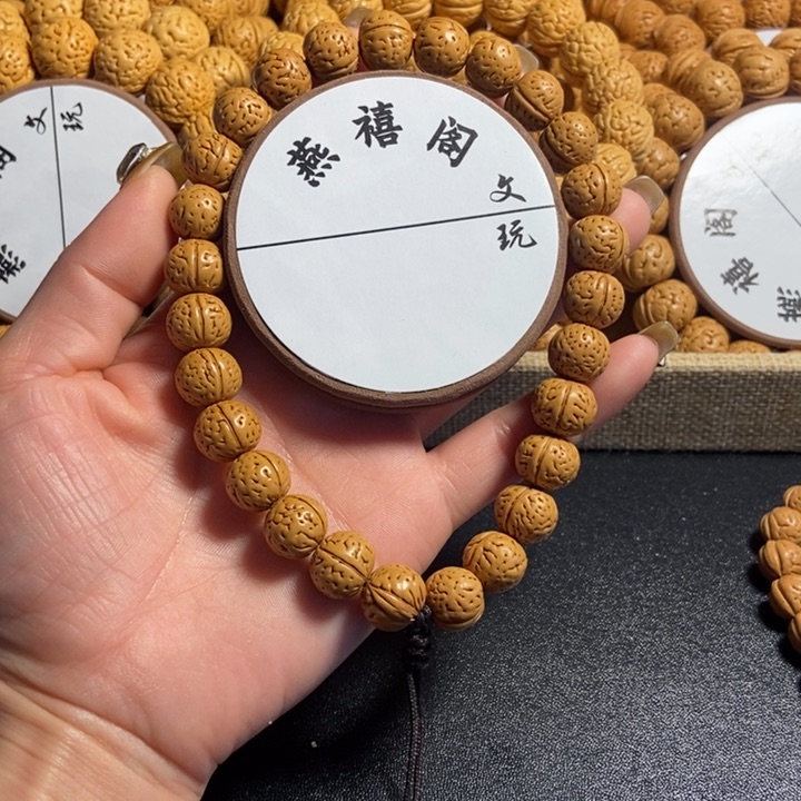 麦****暮10号，桃核手持金豆