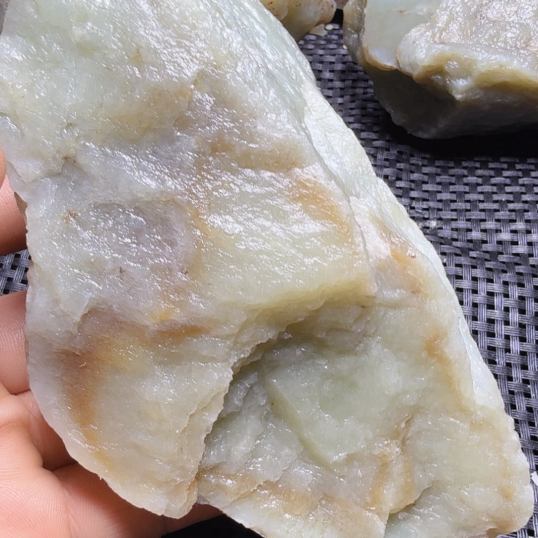 昆***物和田玉（糖玉）未镶嵌珠宝半成品