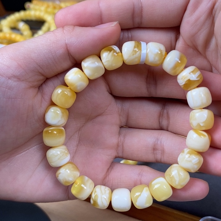 未镶嵌琥珀裸石手串