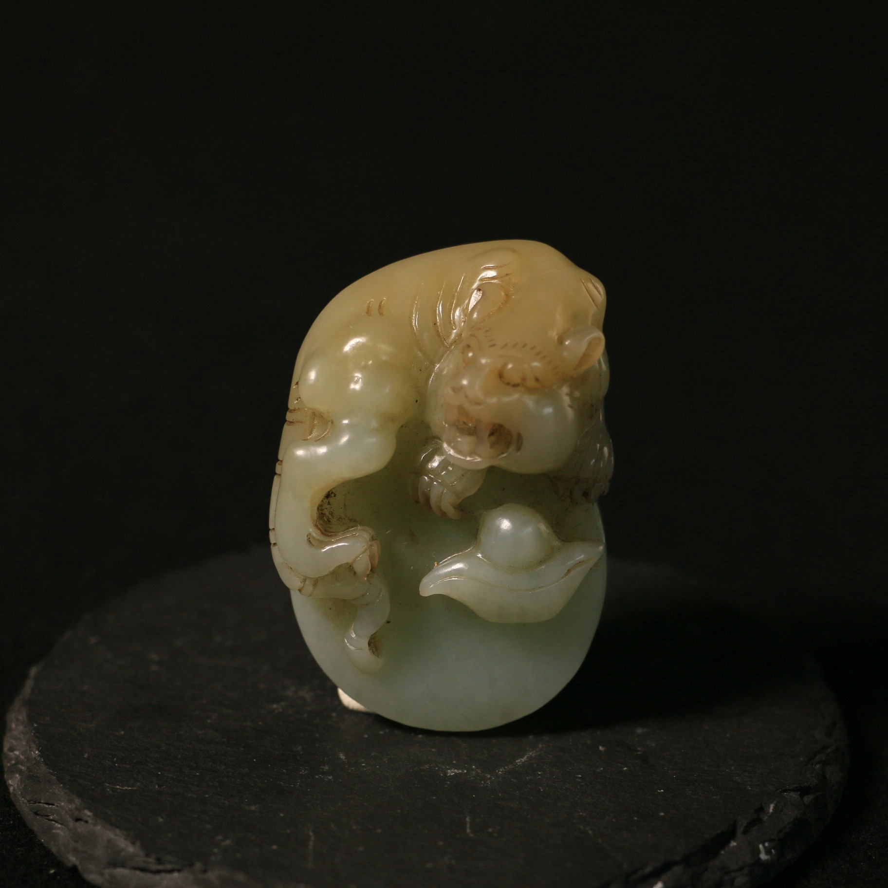 N36 明 青白玉虎生虎威佩