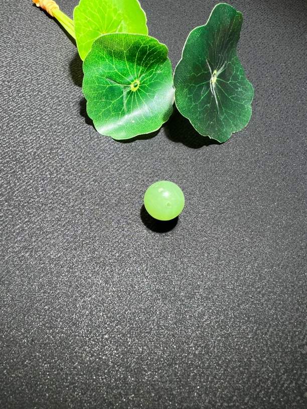 精品和田玉，翠青单珠卡12m满翠无裂棉一个针尖还小的黑点