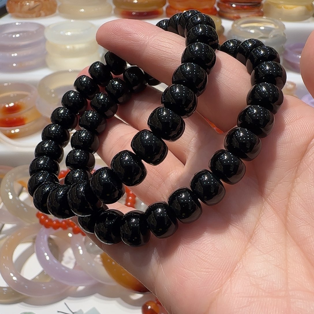 曲***∪玛瑙/玉髓未镶嵌手镯