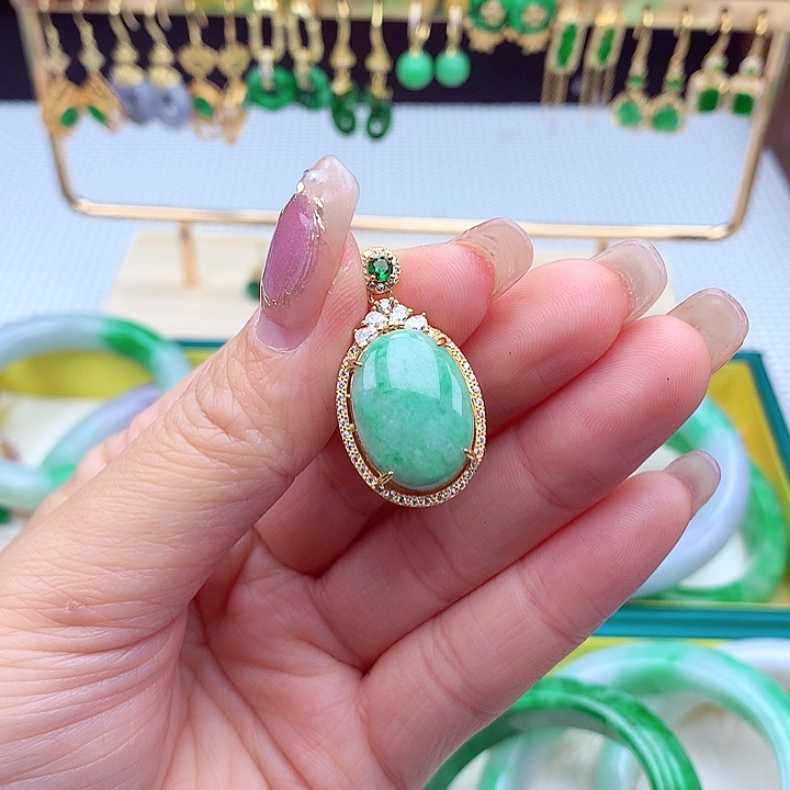 翡翠颈饰银S925镶嵌翡翠