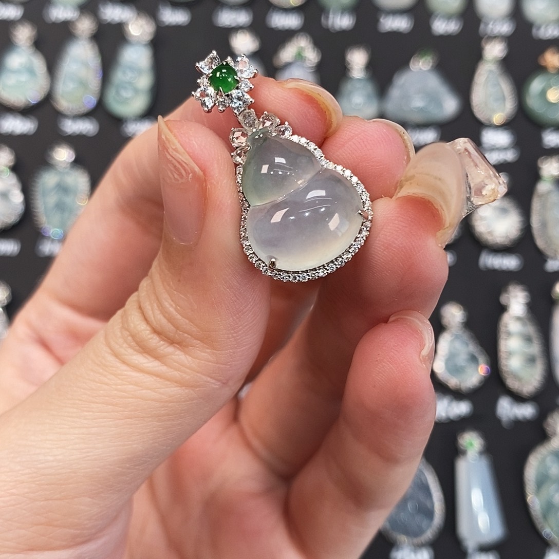 翡翠18K金镶嵌颈饰