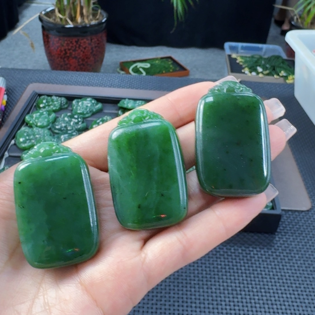 和田玉（碧玉）未镶嵌颈饰发其一