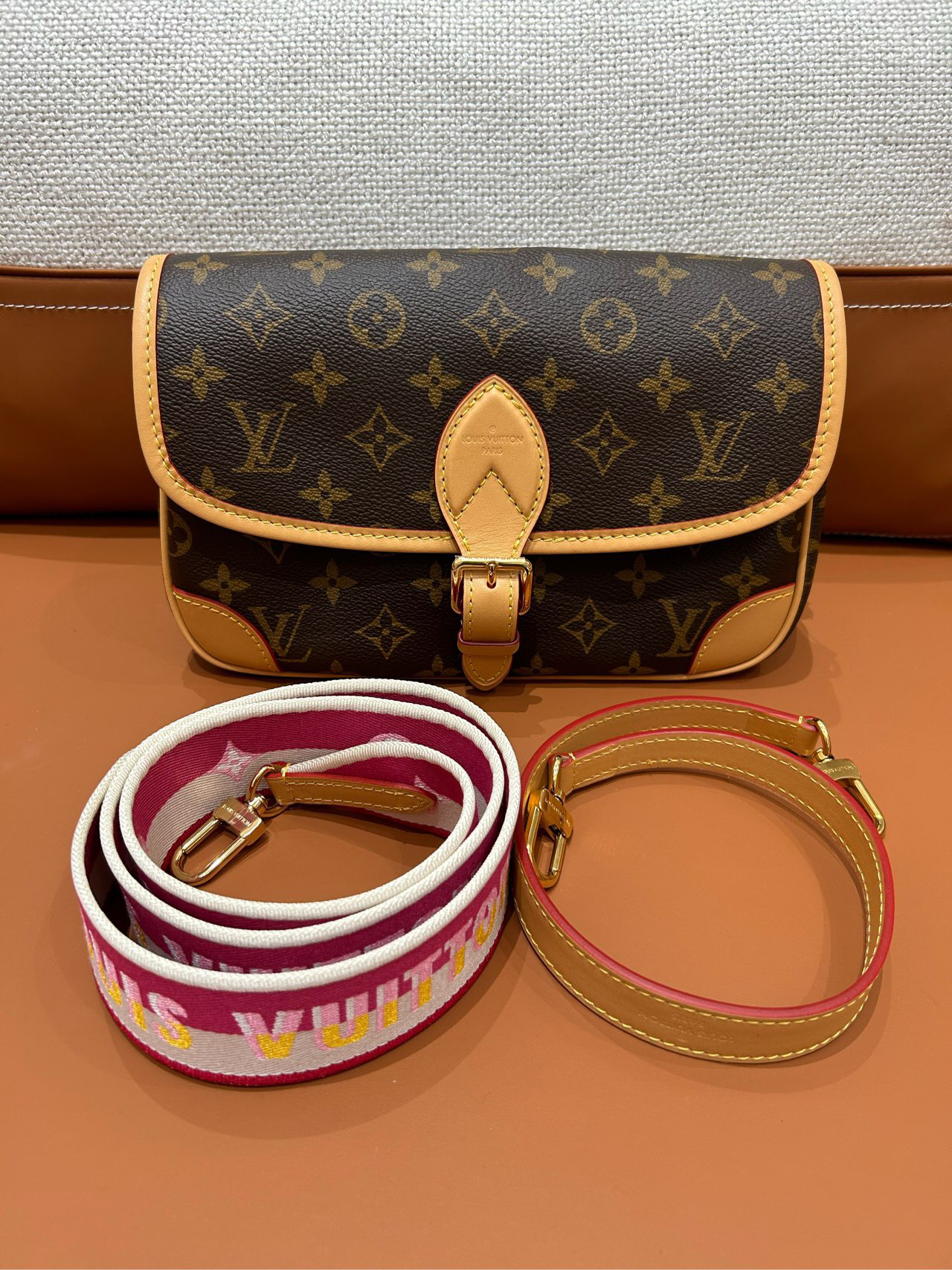 99新 LV 路易威登/LV法棍粉色肩带