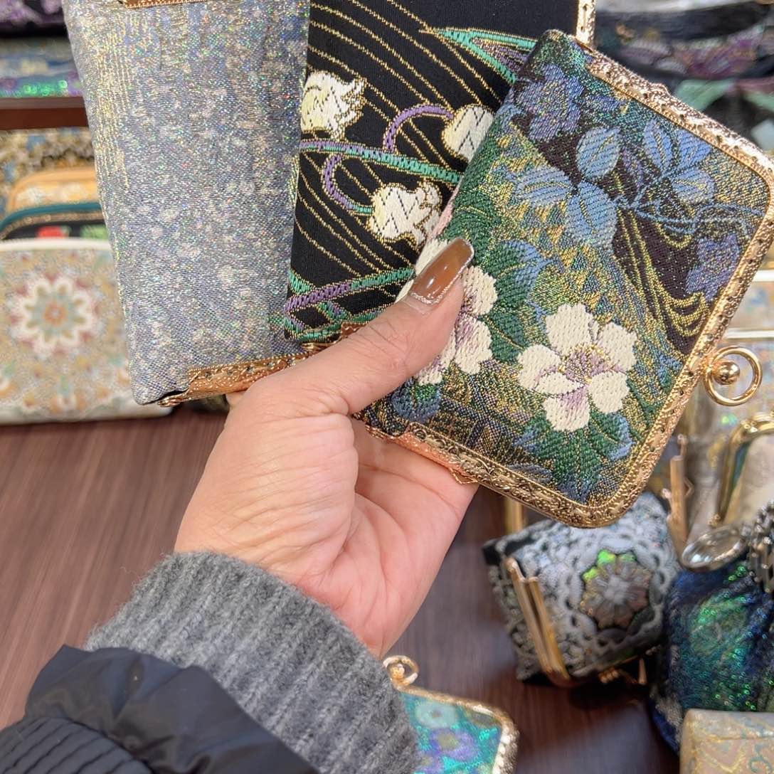 采***倩蚕丝福利卡包三只