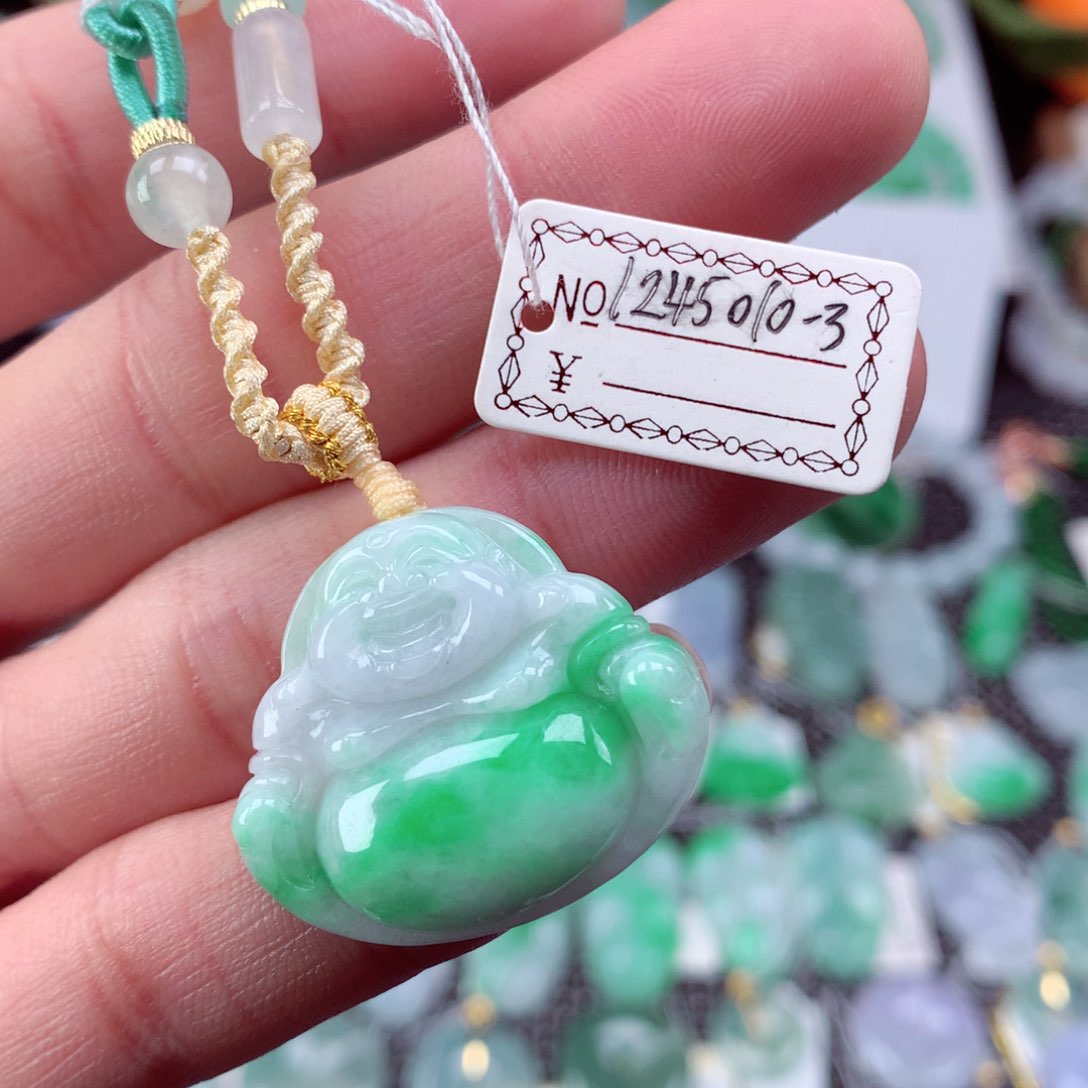 翡翠颈饰未镶嵌翡翠吊坠