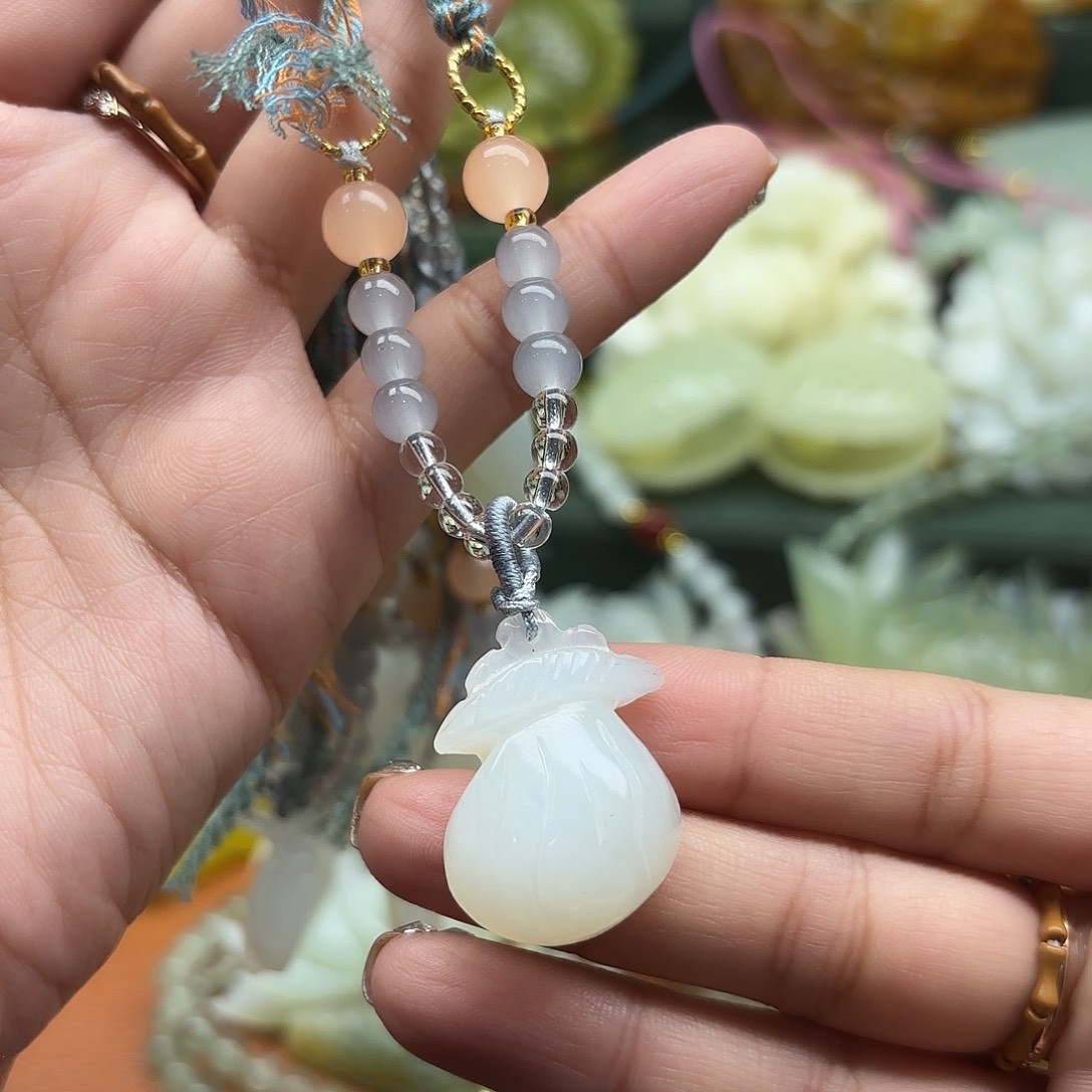 蛇纹石玉未镶嵌吊坠