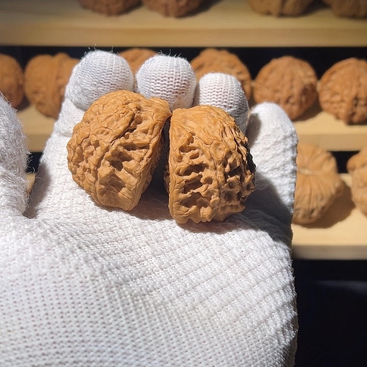 文玩核桃吊坠蛇头核桃