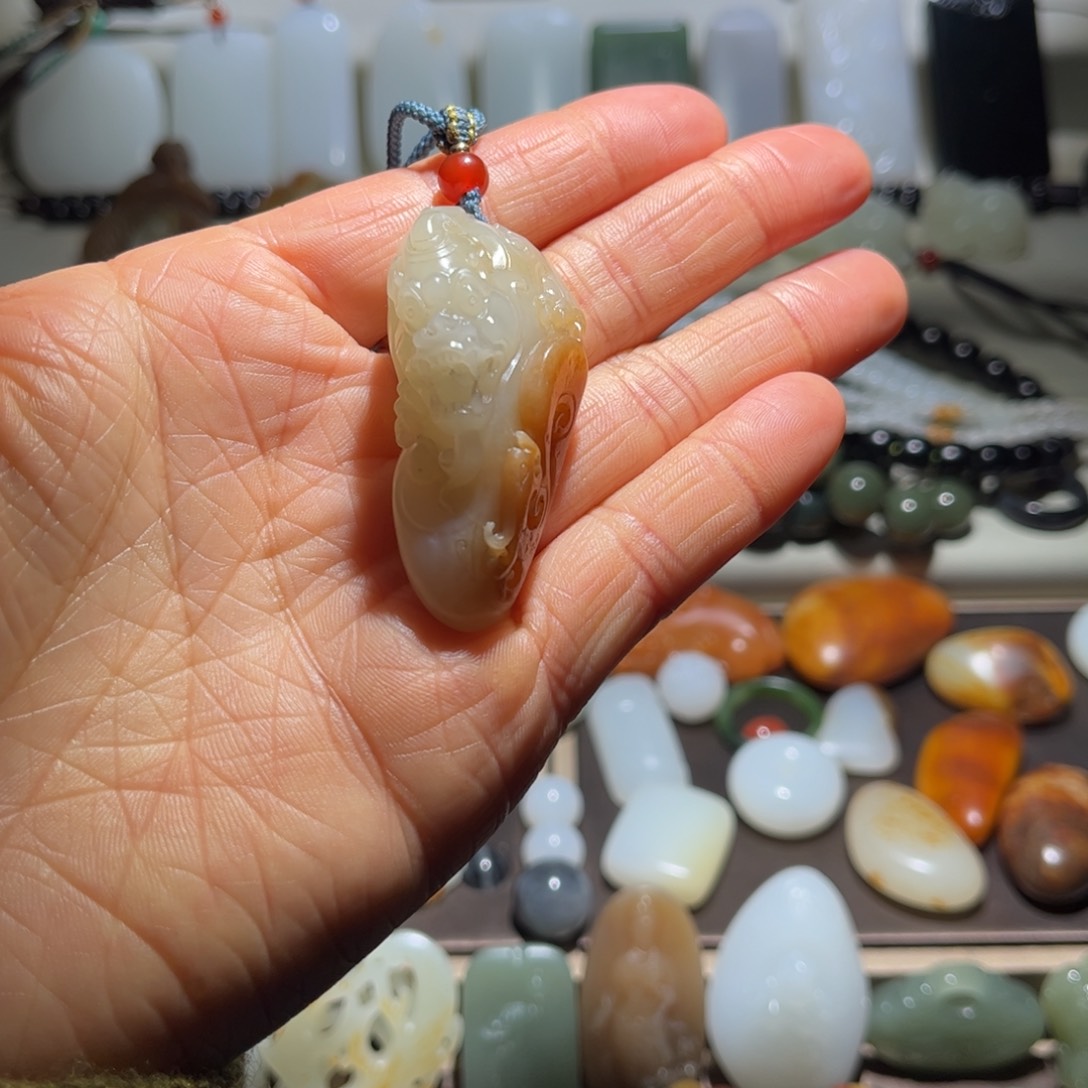 和田玉（糖玉）颈饰未镶嵌