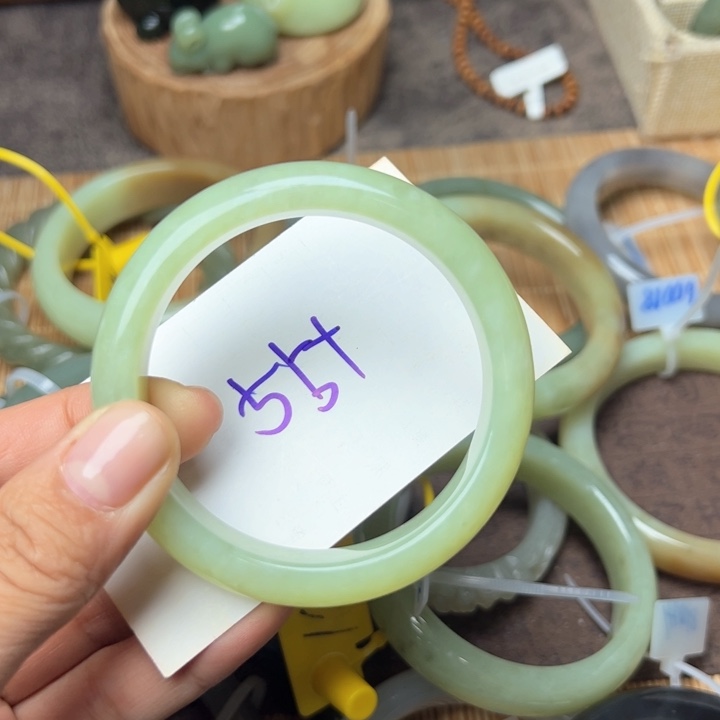 和田玉（糖玉）手镯未镶嵌小*子