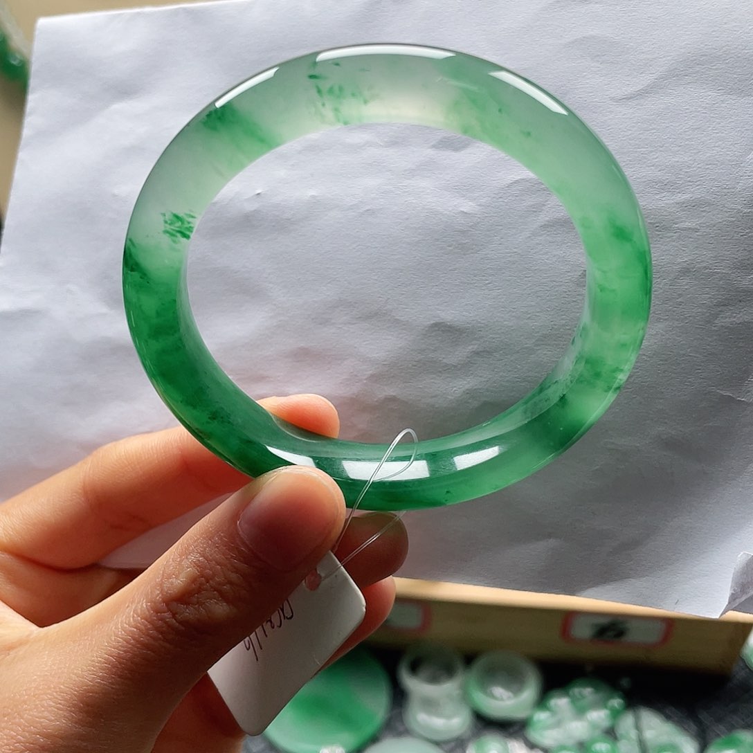 石英质玉手镯未镶嵌B****?