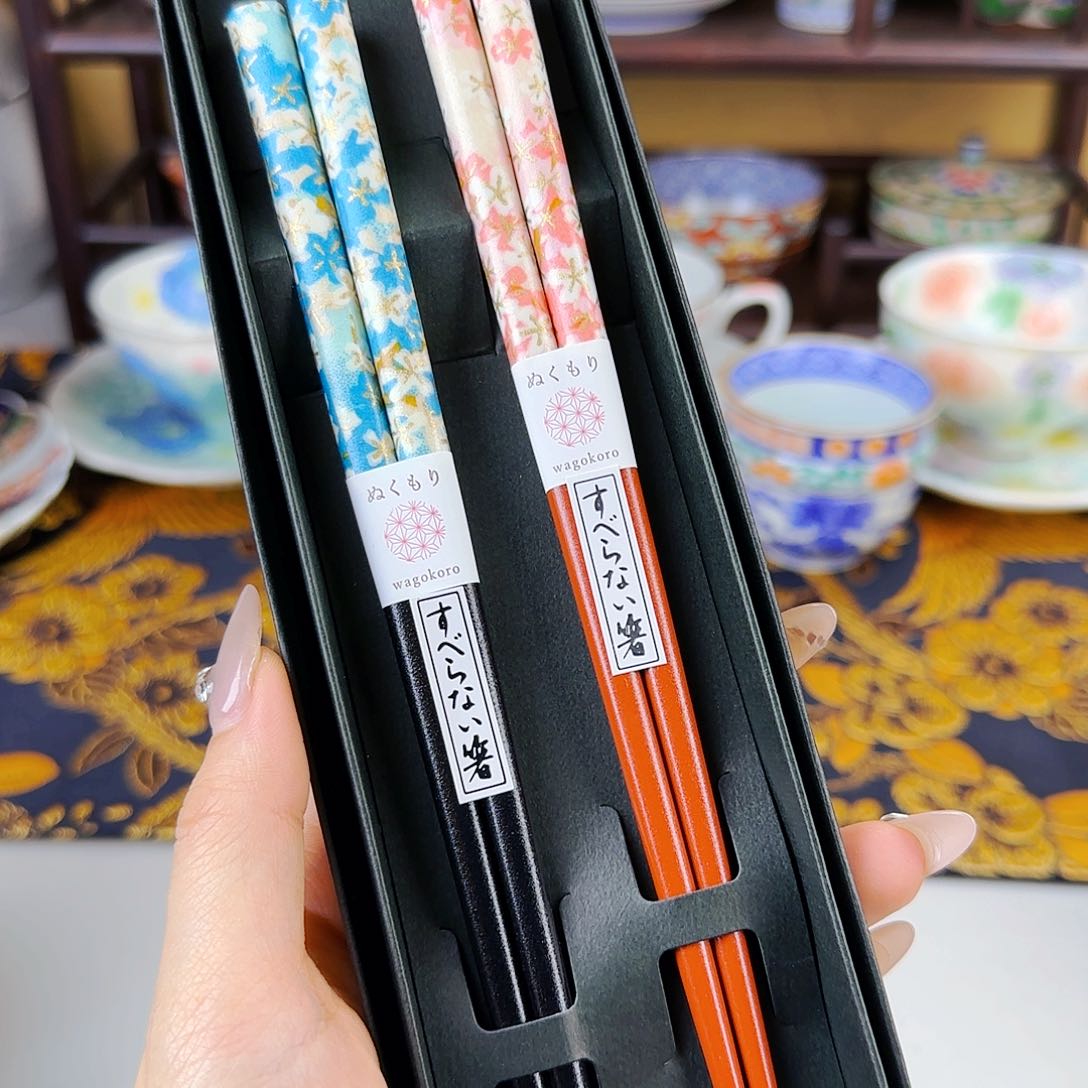 他家茶具瓷器真美！