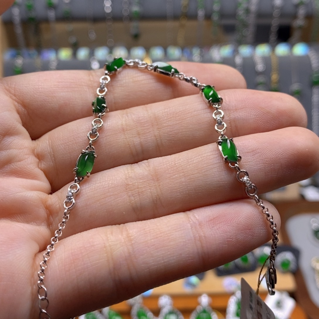 颈饰银S925镶嵌翡翠丹*手链