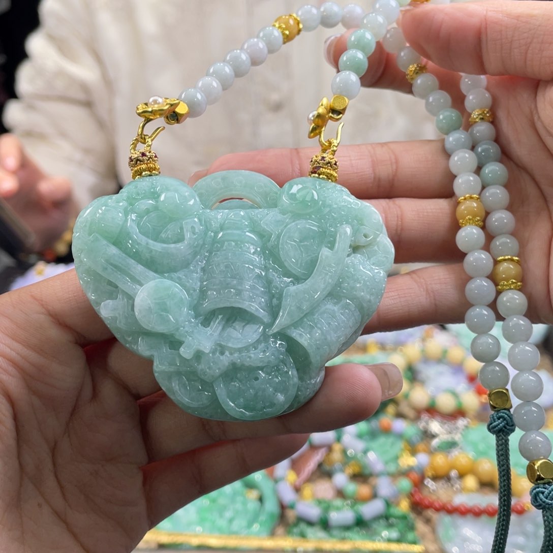 翡翠颈饰未镶嵌代编织