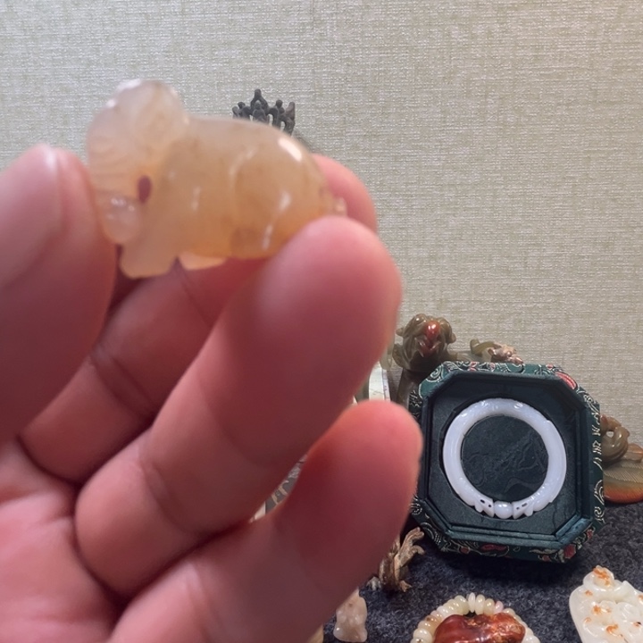 未镶嵌和田玉（糖玉）挂件