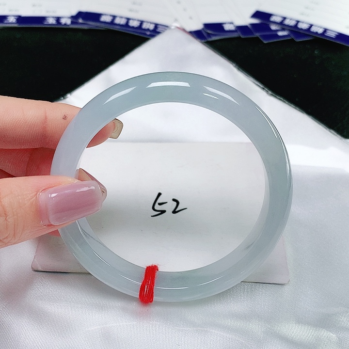 翡翠手镯未镶嵌翡翠手镯未镶嵌