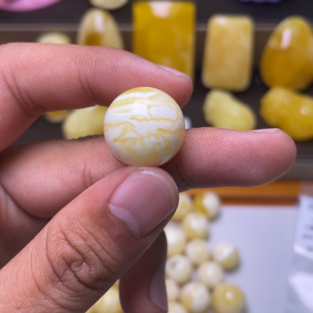 琥珀未镶嵌珠宝奇石