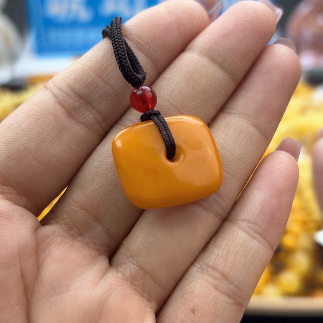 琥珀珠宝奇石未镶嵌