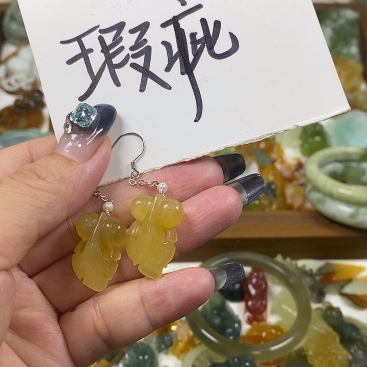 未镶嵌蛇纹石玉吊饰