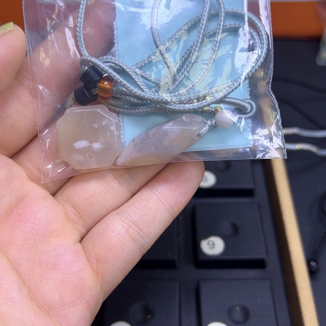 青***青石英质玉未镶嵌挂件