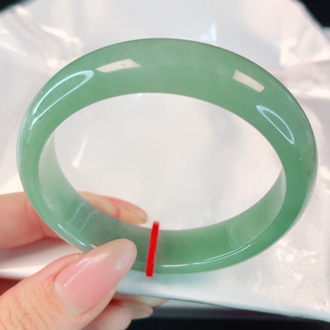 翡翠手镯未镶嵌56贵妃镯