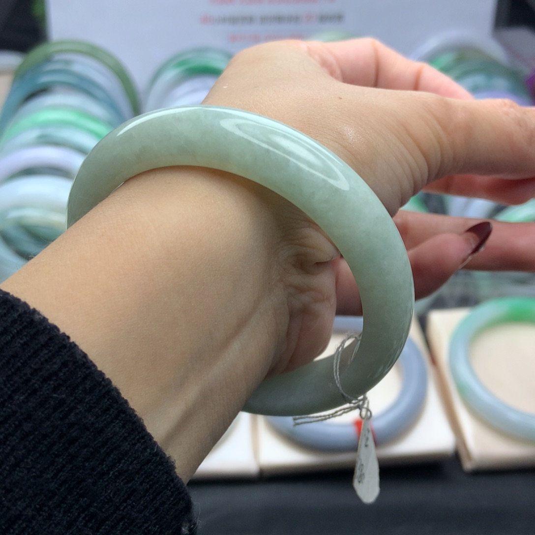 翡翠手镯未镶嵌57圈口