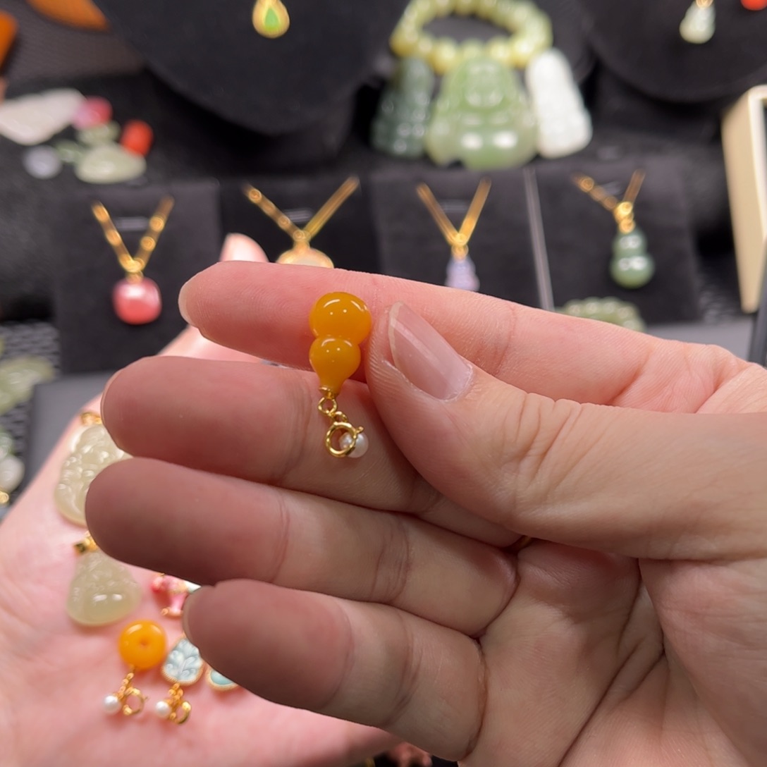 银S925镶嵌颈饰蜜蜡吊坠