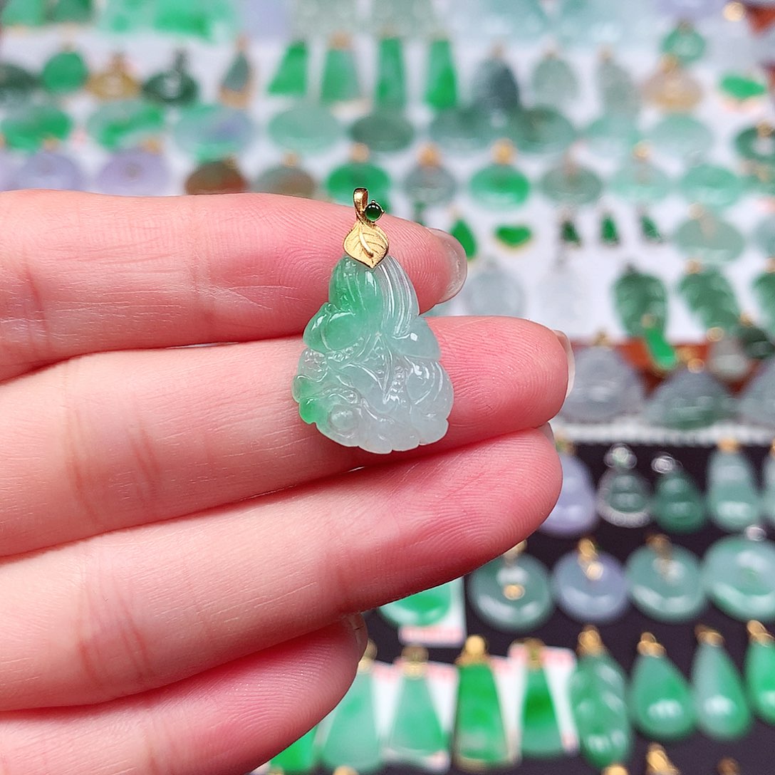 翡翠颈饰18K金镶嵌天然翡翠A货