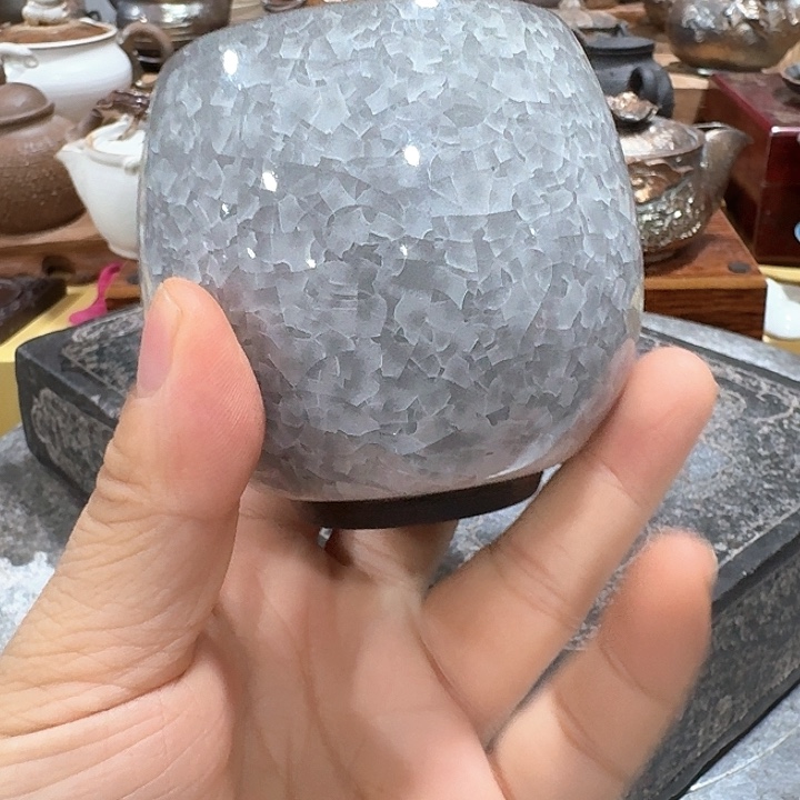 主人杯一个，瓷。品茗瓷^_^